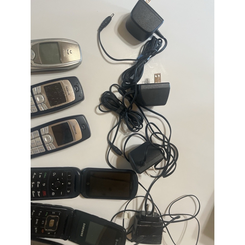 Lot of Vintage Cell Phones Nokia Samsung Flip Phones Chargers Untested